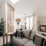 Marley - 1 Bedroom And Parking In Campolide