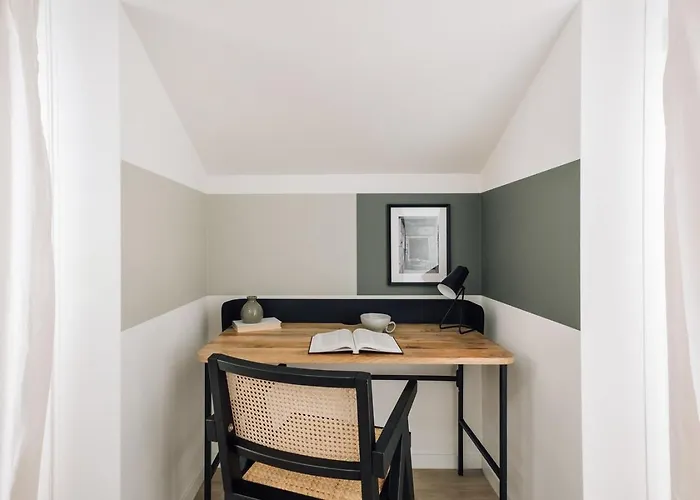 Marley - 1 Bedroom And Parking In Campolide Lissabon