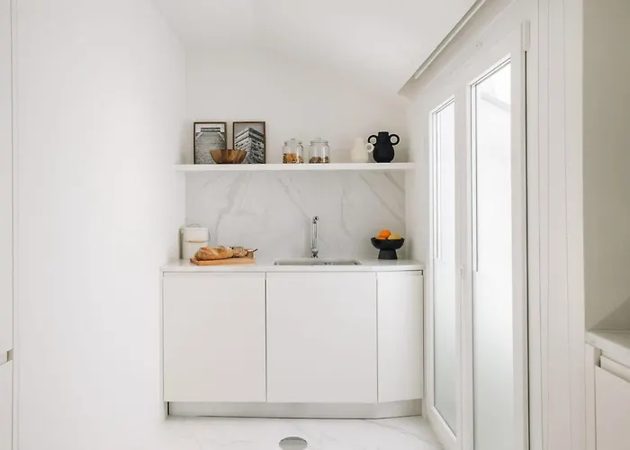 Marley - 1 Bedroom And Parking In Campolide * Lissabon