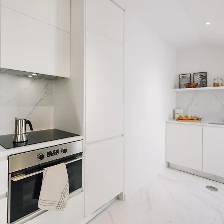 Marley - 1 Bedroom And Parking In Campolide 아파트 *